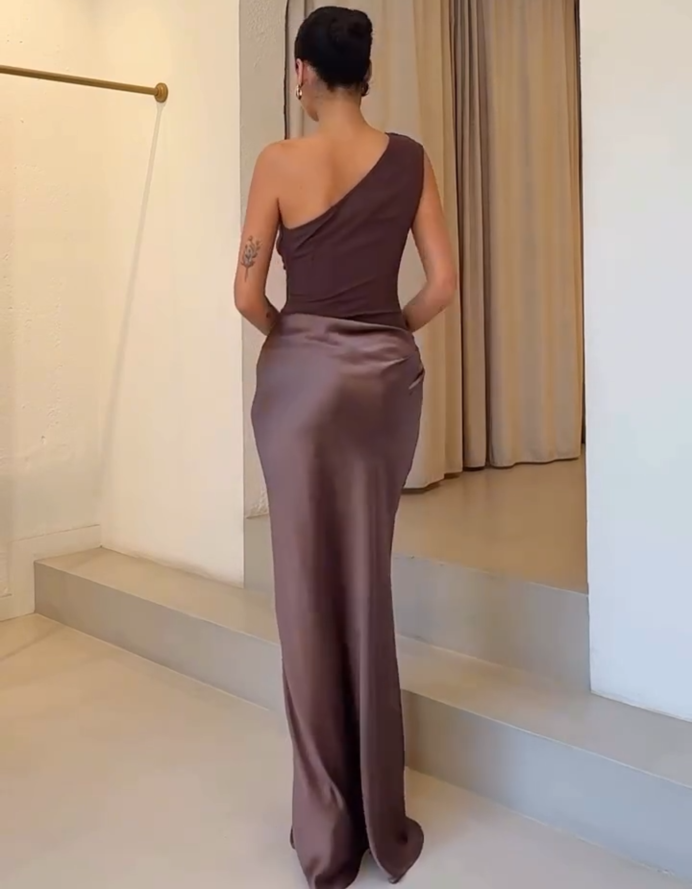 Amaretta – Elegant Satin Gown