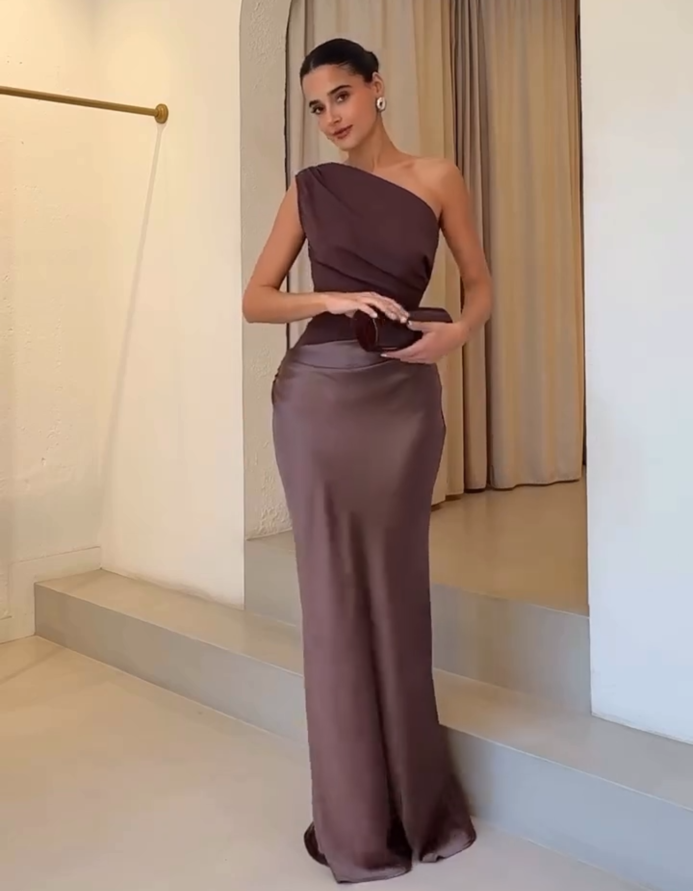 Amaretta – Elegant Satin Gown