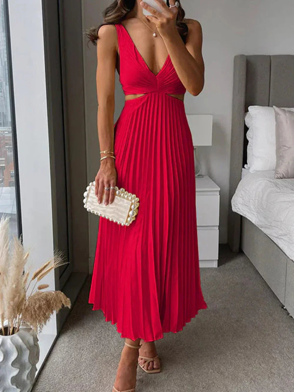 Aveline – Flowy Dress with Sculpted Waist
