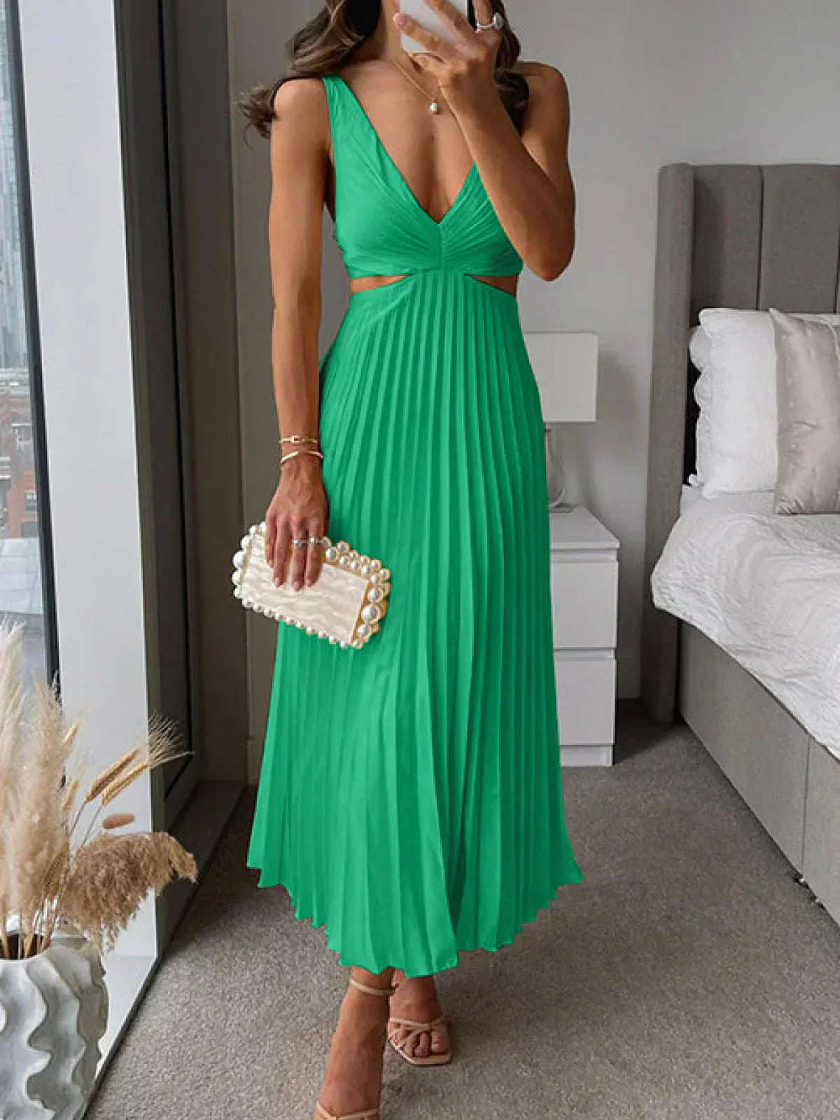 Aveline – Flowy Dress with Sculpted Waist