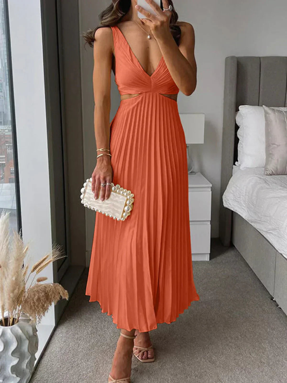 Aveline – Flowy Dress with Sculpted Waist