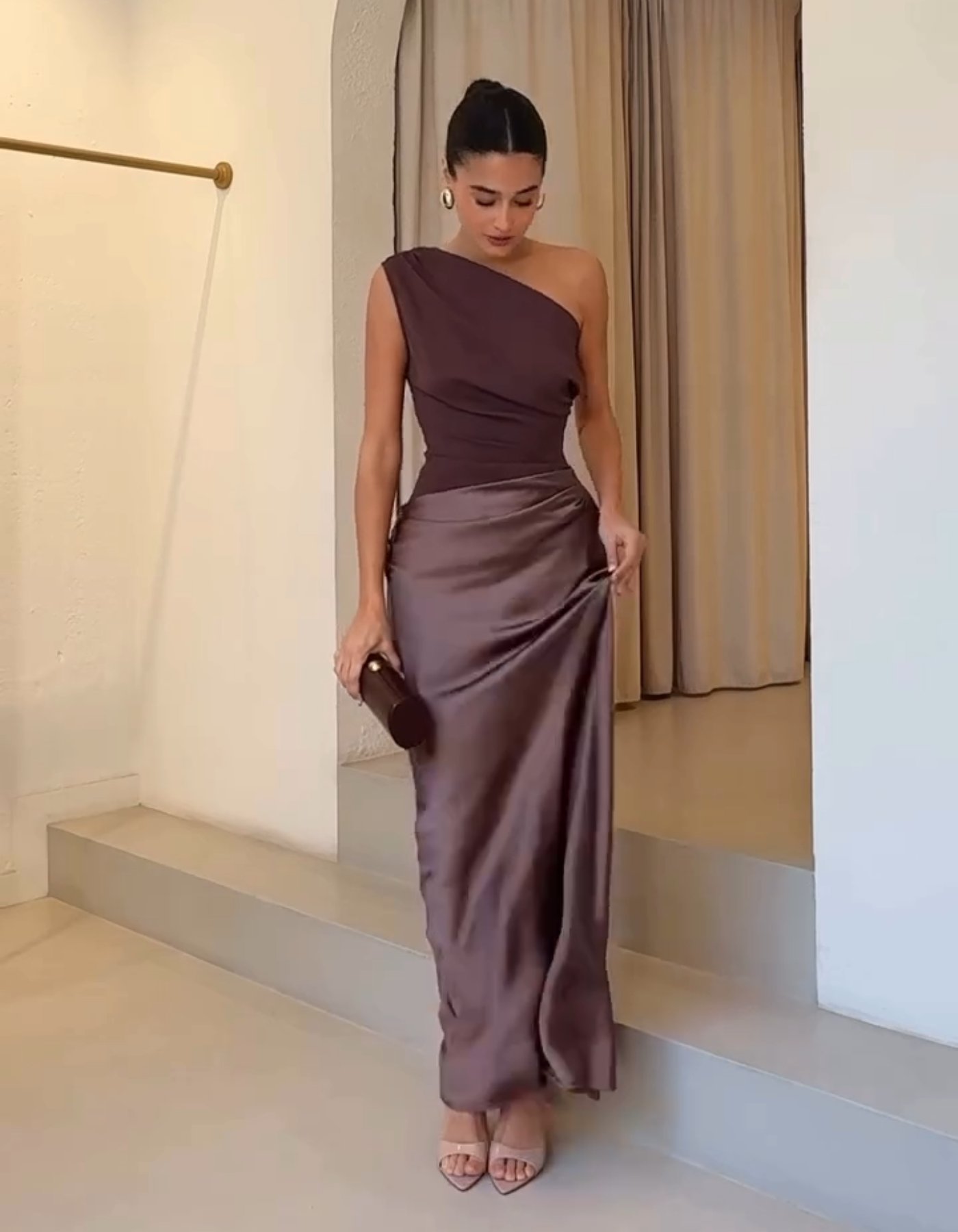Amaretta – Elegant Satin Gown