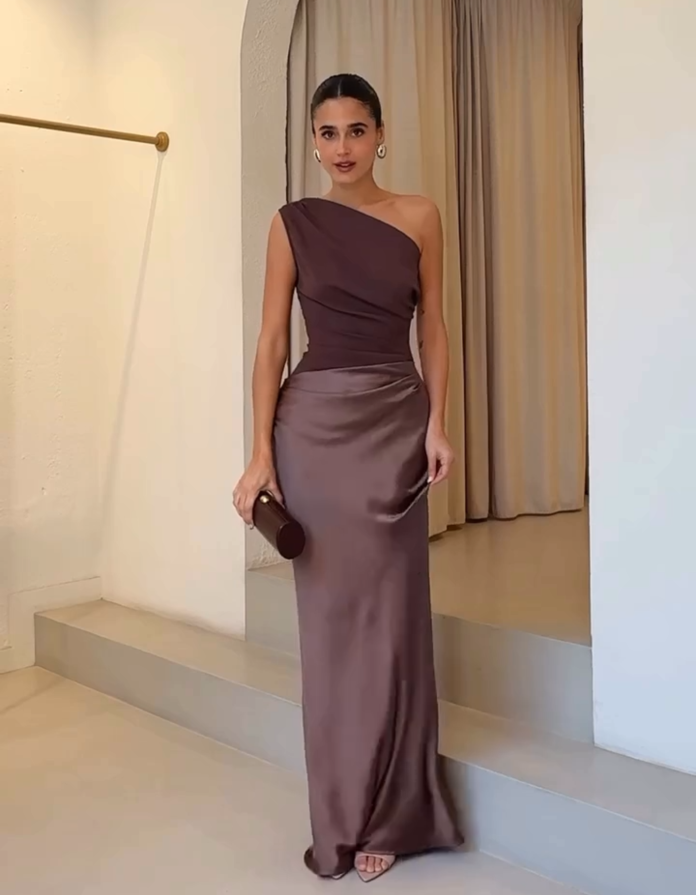Amaretta – Elegant Satin Gown