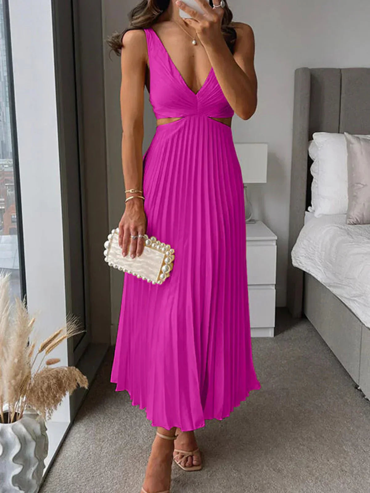 Aveline – Flowy Dress with Sculpted Waist