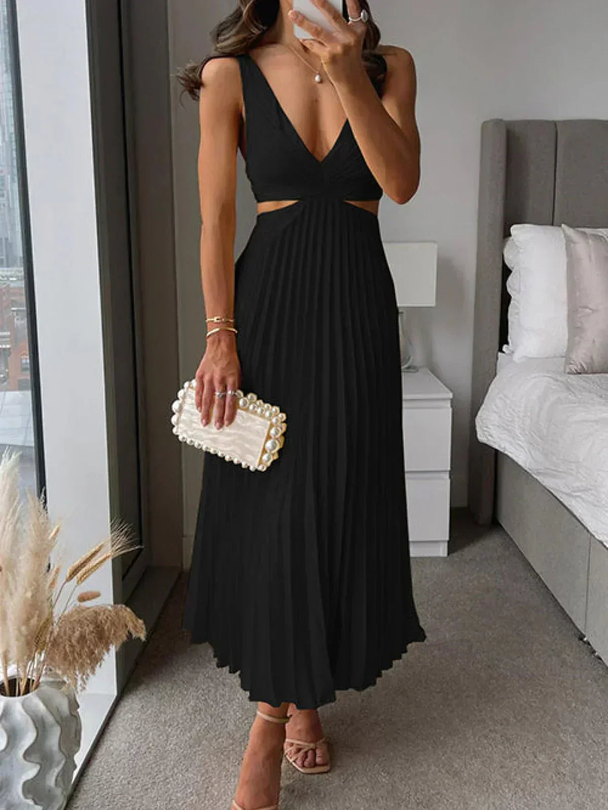 Aveline – Flowy Dress with Sculpted Waist